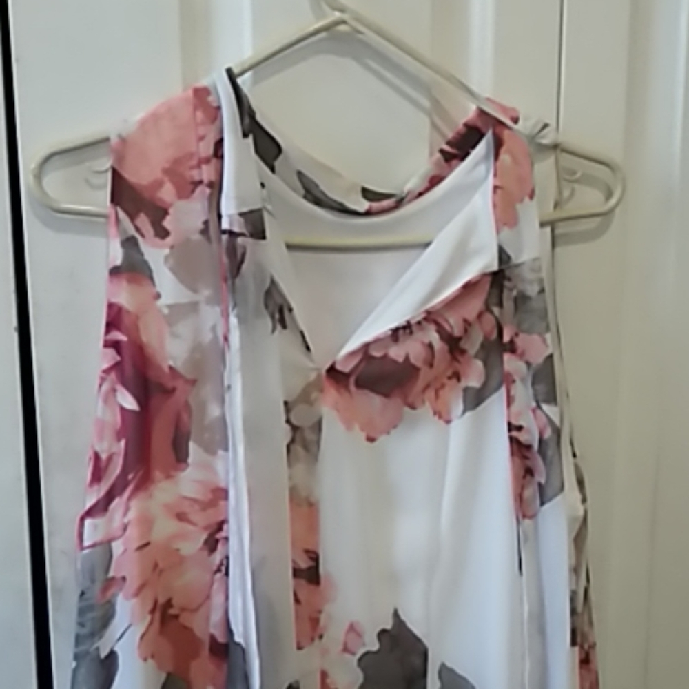 Dress pink and white with pink flowers